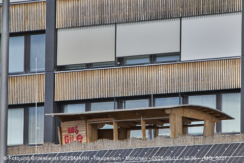 Achitektur_im_Plettzentrum_die Holzverkleidung_an_der_Fassade__MG_5027.jpg